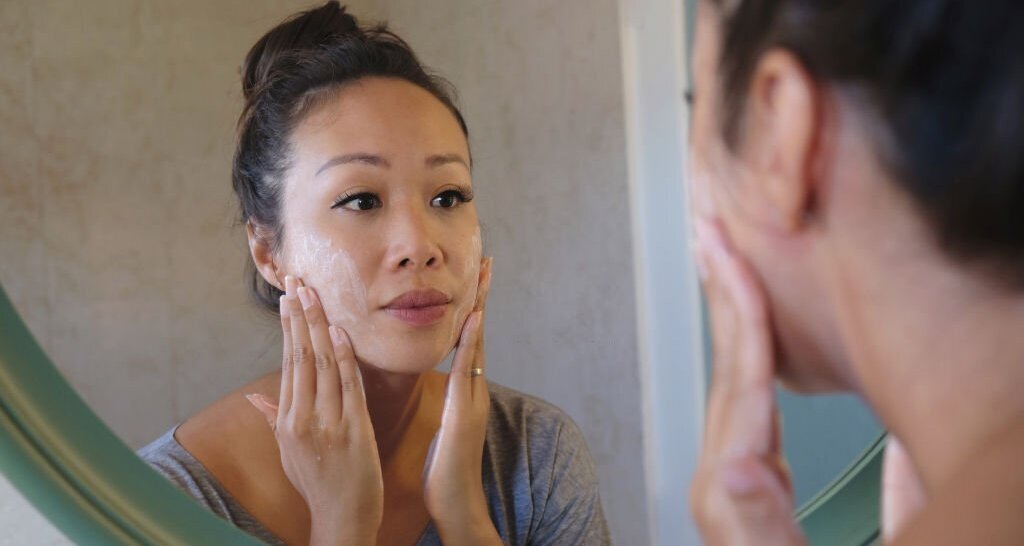 Malaysian women doing skin care routine for her oily skin